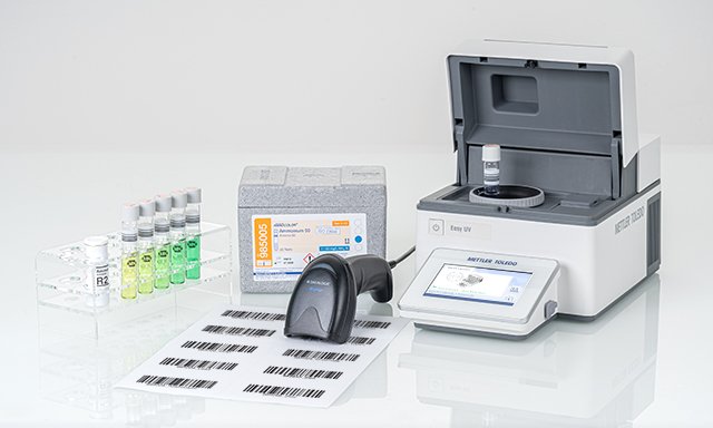 Figure 1: Innovative measurement technology meets excellent analysis tools: The compact and powerful EasyPlus UV/VIS spectrophotometer from METTLER TOLEDO can now be equipped with the proven NANOCOLOR® test kits from MACHEREY-NAGEL.