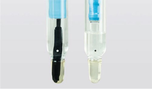 Figure 2: Left to right: clean junction (white “dot”) in front of a black temperature probe and contaminated junction (black “dot”)