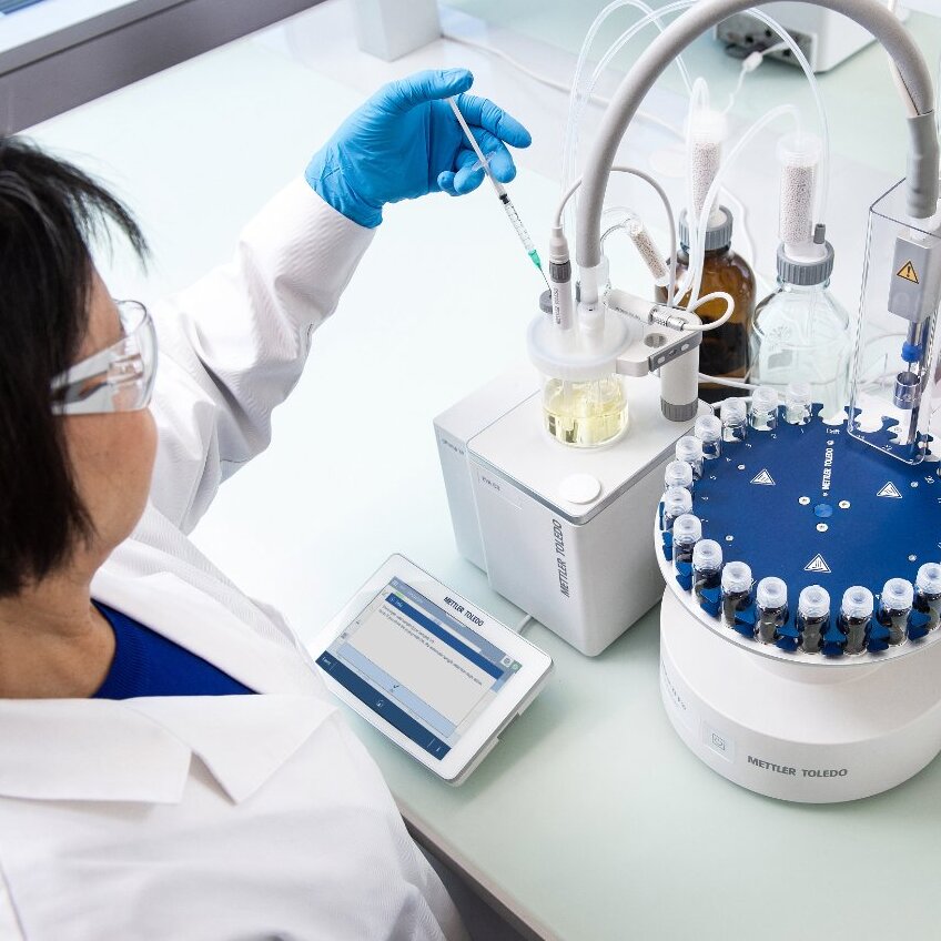 .Laboratory technician using pipette with robotic arm