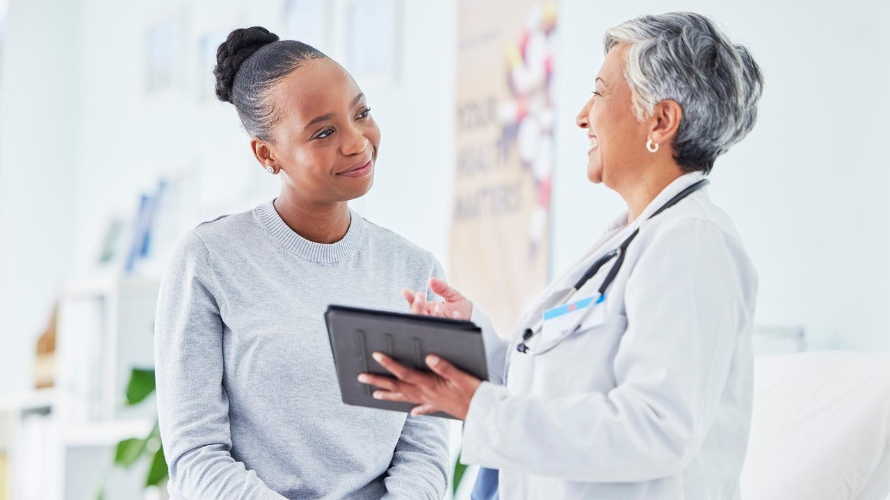 dosctor speaking to a patient