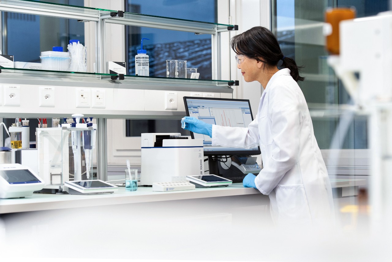 scientsit working with UV chemicals