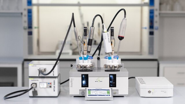chemist using polymer chemistry for chemical based research and development