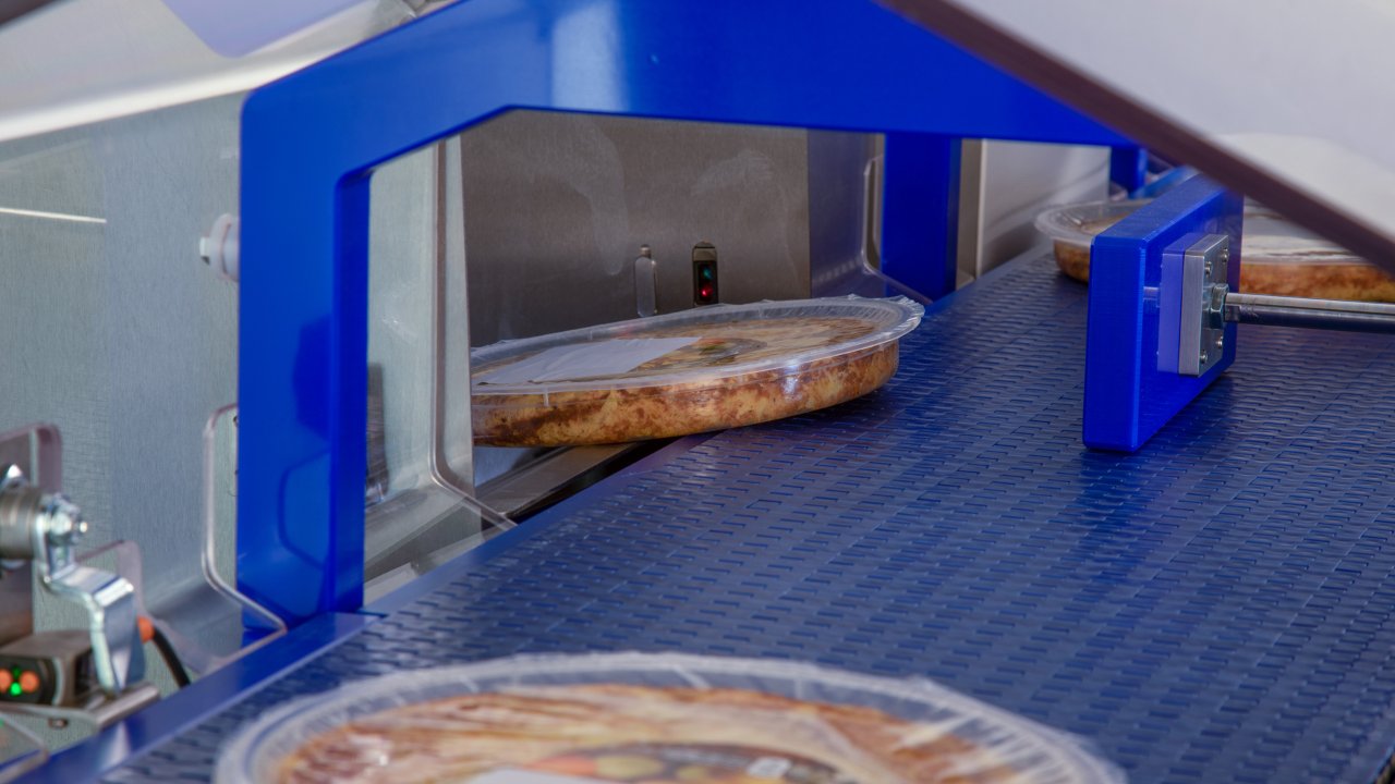Metal detection for ready meals